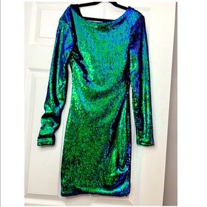 Long sleeve sequin dress 💙💚